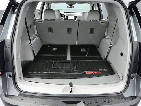 Used 2023 GMC Acadia SLT w/ Technology Package image 14