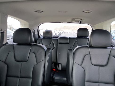 Used 2024 Kia Telluride EX w/ EX Captain's Chair Package image 13