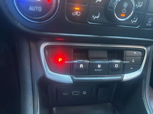 Used 2022 GMC Terrain SLE w/ Driver Convenience Package image 17