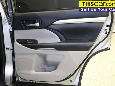 Used 2019 Toyota Highlander XLE image 32