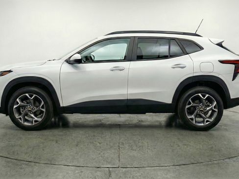 Used 2025 Chevrolet Trax LT w/ LT Convenience Package FWD image 5