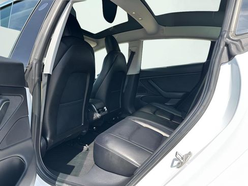 Used 2018 Tesla Model 3 Mid Range image 25