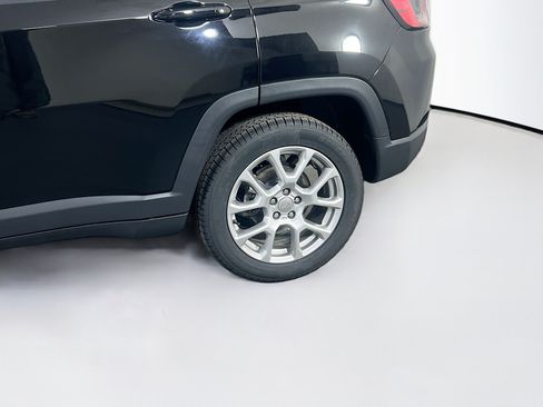 Used 2022 Jeep Compass Latitude w/ Sun and Sound Group AWD/4WD image 29