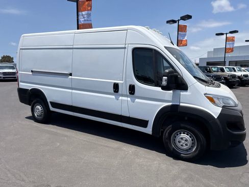 Used 2025 RAM ProMaster 2500 w/ Convenience Group FWD image 9