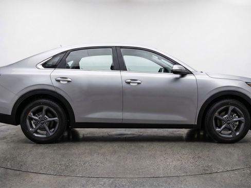 Used 2025 Kia K4 LXS FWD image 11