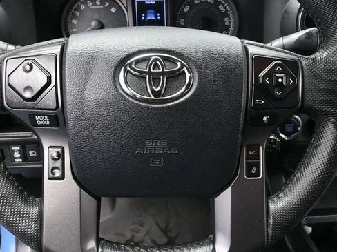 Used 2018 Toyota Tacoma SR image 10