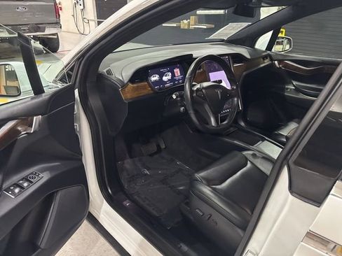 Used 2020 Tesla Model X Long Range image 11