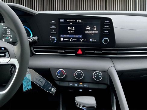 New 2025 Hyundai Elantra SE image 7