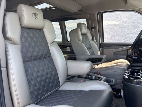 Used 2022 GMC Savana 2500 w/ Enhanced Convenience Package RWD image 22