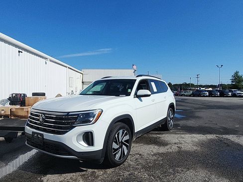 Used 2024 Volkswagen Atlas SE AWD/4WD image 1