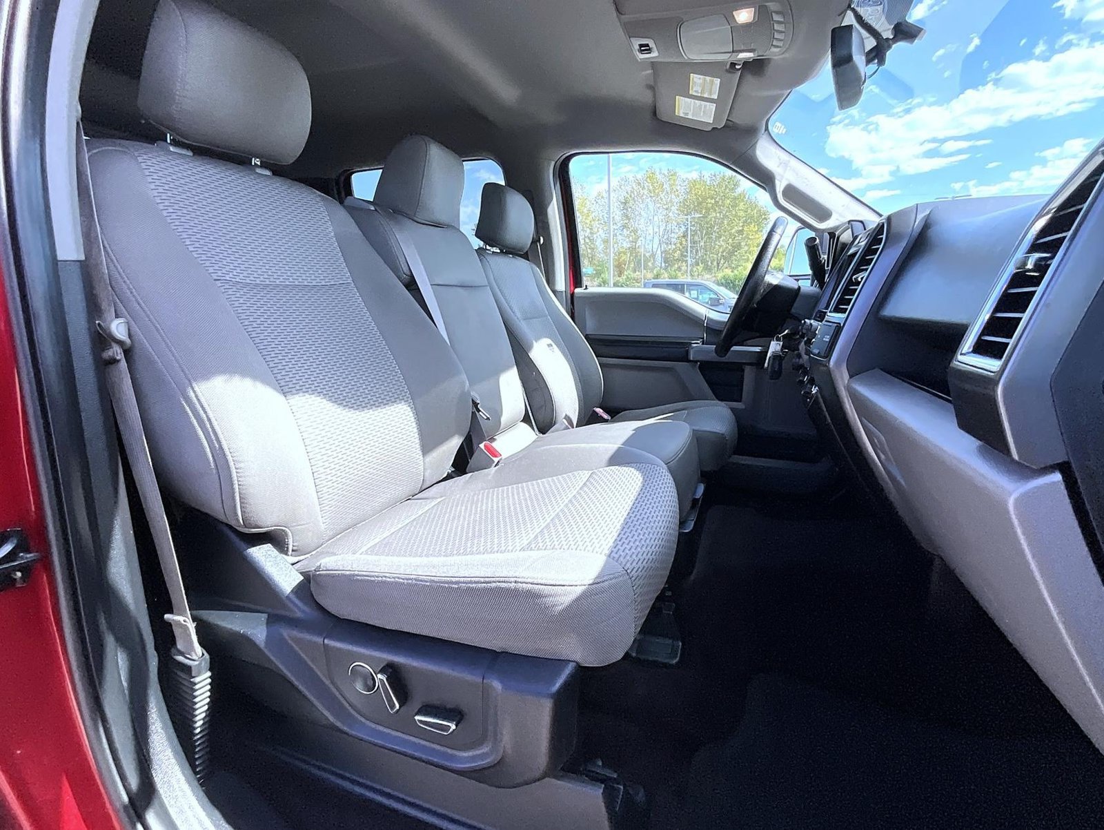 Used 2016 Ford F150 XLT w/ Equipment Group 302A Luxury AWD/4WD image 17