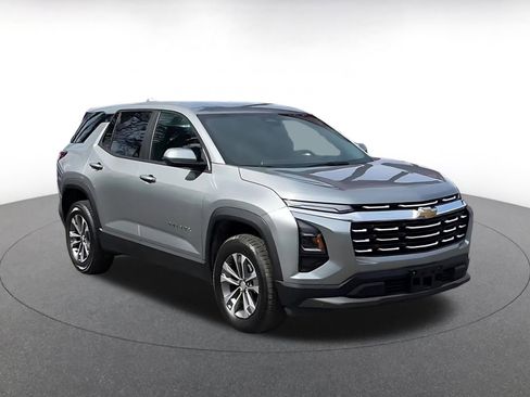 Used 2025 Chevrolet Equinox LT image 3