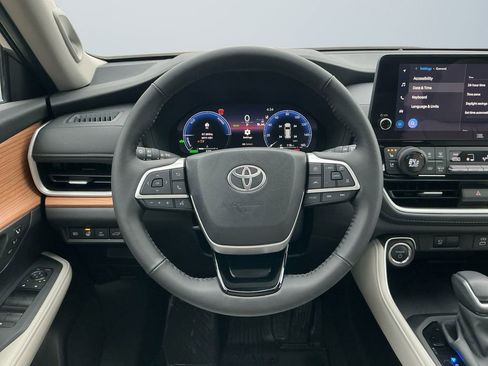 Used 2025 Toyota Grand Highlander AWD Hybrid image 13