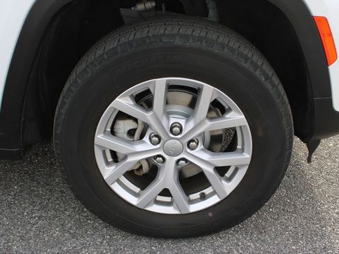 Used 2022 Jeep Grand Cherokee Limited image 32