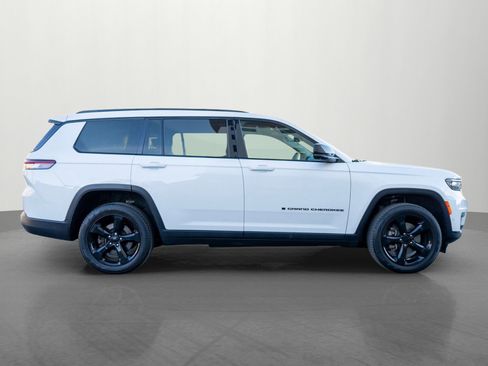 Used 2023 Jeep Grand Cherokee L Limited w/ Luxury Tech Group II image 8