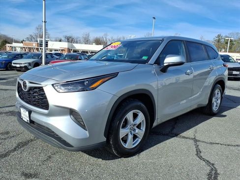 Used 2023 Toyota Highlander L image 8