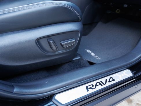 Used 2024 Toyota RAV4 Limited image 35