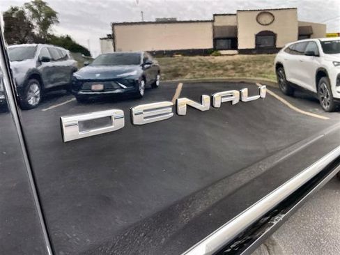 Used 2021 GMC Yukon Denali w/ Denali Premium Package AWD/4WD image 34
