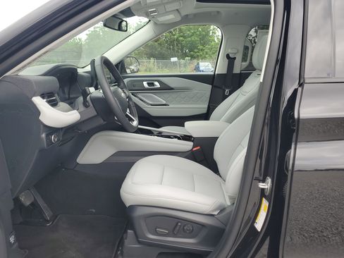 New 2026 Ford Explorer Platinum w/ LUX Leather Package image 18