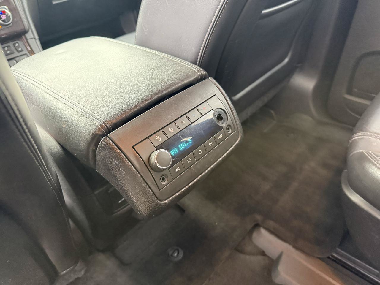 Used 2015 Chevrolet Traverse LT FWD image 24