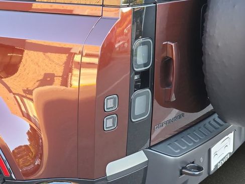 New 2026 Land Rover Defender 90 X-Dynamic SE AWD/4WD image 23