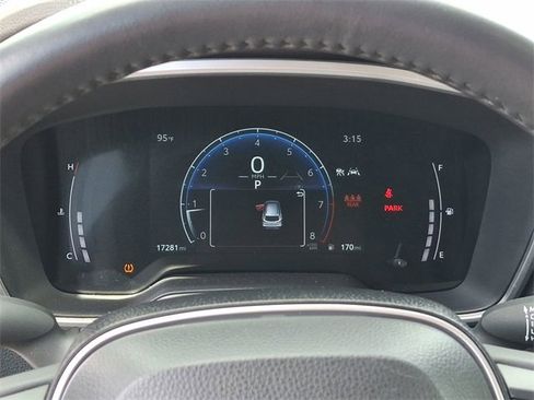 Used 2024 Toyota Corolla Cross XLE image 31