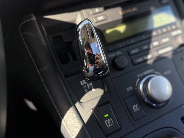 Used 2012 Lexus CT 200h Premium FWD image 28