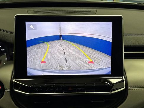 Certified 2025 Jeep Compass Limited image 9