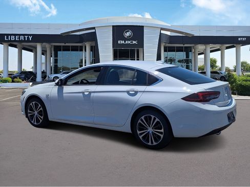 Used 2018 Buick Regal Essence image 5