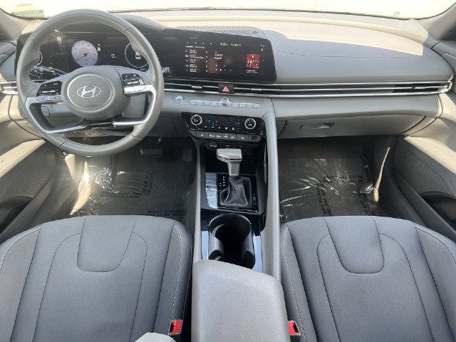 Certified 2025 Hyundai Elantra SEL FWD image 17