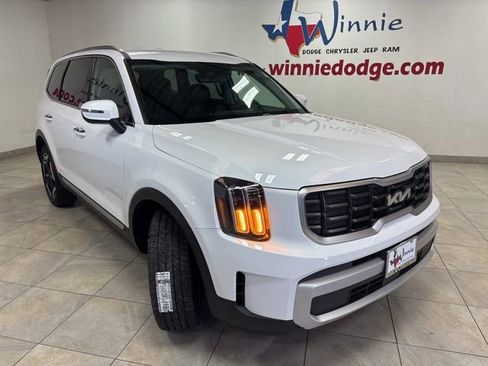 Used 2024 Kia Telluride S image 1