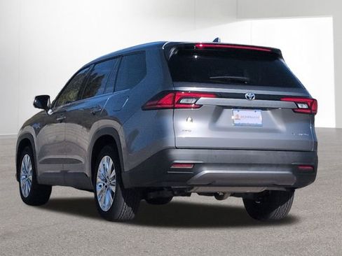 Certified 2026 Toyota Grand Highlander Platinum image 8