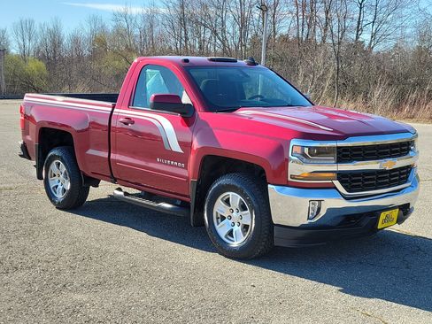 Used 2018 Chevrolet Silverado 1500 LT w/ LT Convenience Package AWD/4WD image 3