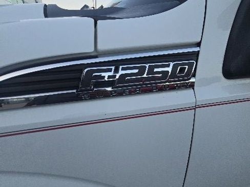 Used 2015 Ford F250 XLT w/ XLT Premium Package AWD/4WD image 12
