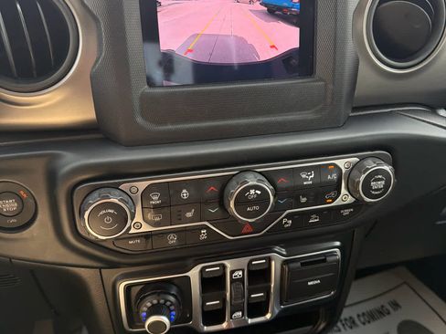 Used 2023 Jeep Gladiator Sport AWD/4WD image 15