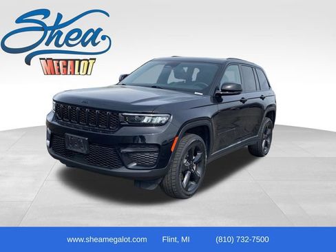 Used 2023 Jeep Grand Cherokee Altitude AWD/4WD image 1