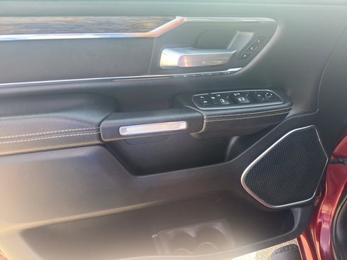 Used 2019 RAM 1500 Laramie AWD/4WD image 14