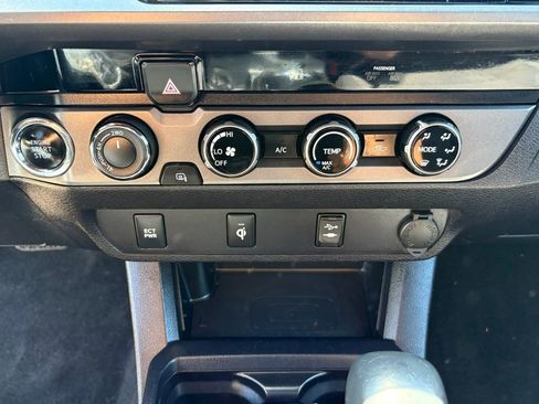 Used 2017 Toyota Tacoma TRD Sport w/ Tow Package (A/T) AWD/4WD image 21