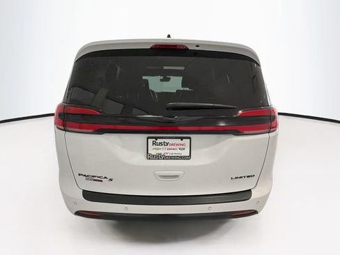 Used 2025 Chrysler Pacifica Limited FWD image 6