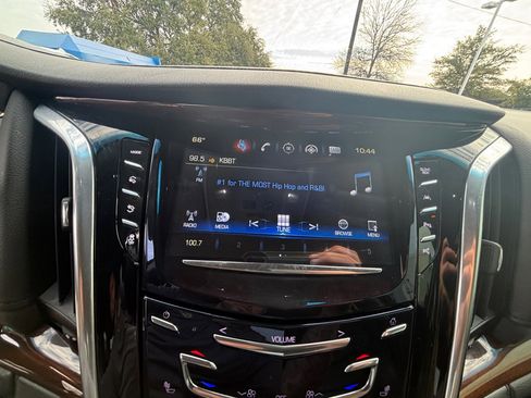 Used 2019 Cadillac Escalade Luxury image 8