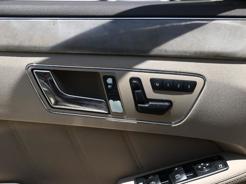 Used 2010 Mercedes-Benz E 350 4MATIC Sedan image 37