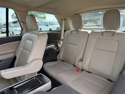 Used 2022 Lincoln Aviator Reserve w/ Equipment Group 201A image 16