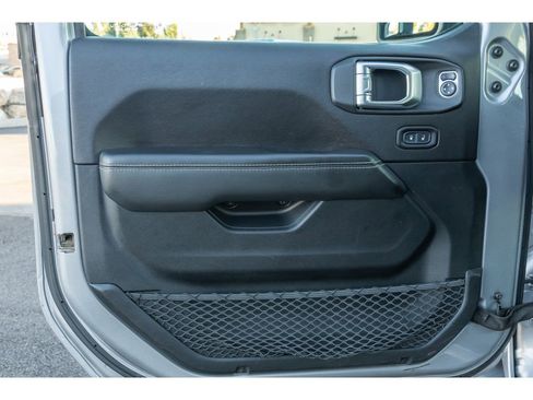 Used 2020 Jeep Gladiator Overland w/ Trailer Tow Package image 18