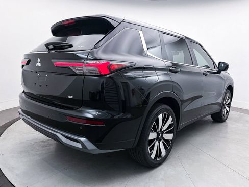 New 2025 Mitsubishi Outlander SE image 7