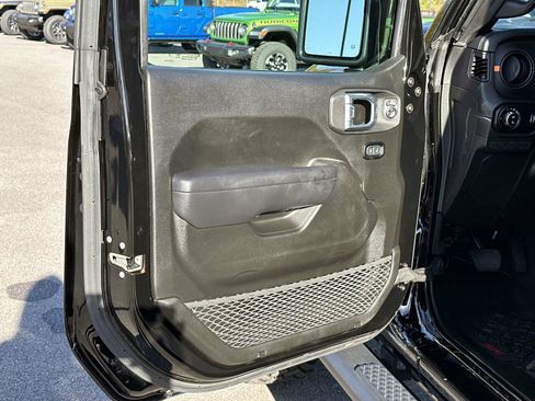 Certified 2024 Jeep Gladiator Mojave w/ Dual Top Group image 19