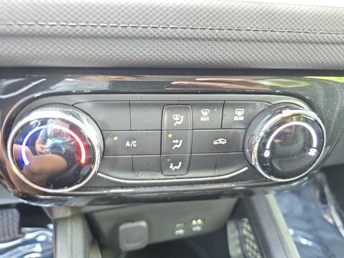 Used 2024 Chevrolet TrailBlazer LT FWD image 18