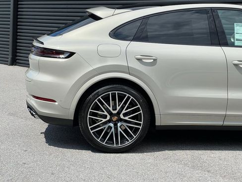 New 2025 Porsche Cayenne Coupe image 11