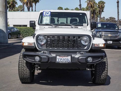 Used 2024 Jeep Gladiator Sport AWD/4WD image 2