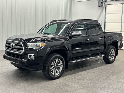 Used 2016 Toyota Tacoma Limited w/ Towing Package image 5