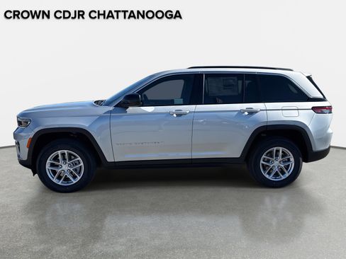 New 2026 Jeep Grand Cherokee Laredo image 7